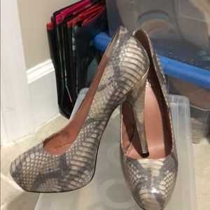 Gorgeous snakeskin leather platform heels
